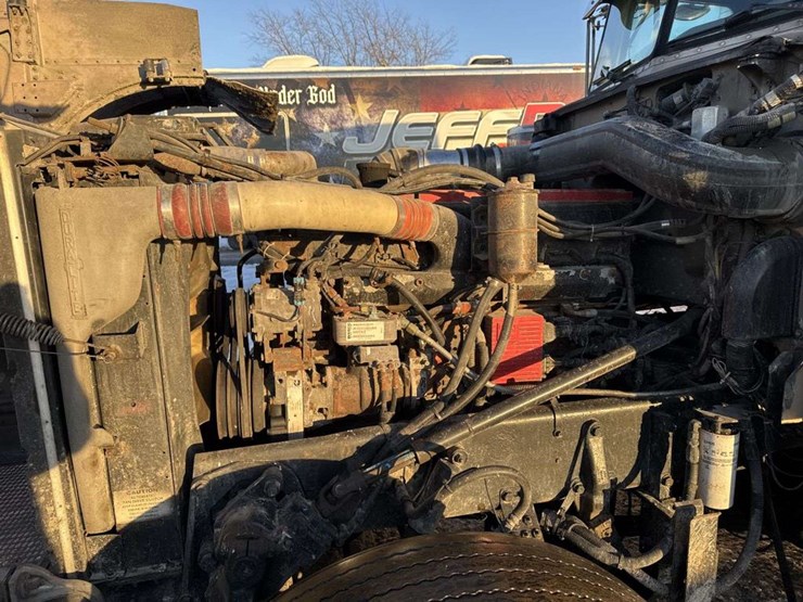 2001-peterbilt-379-image-27