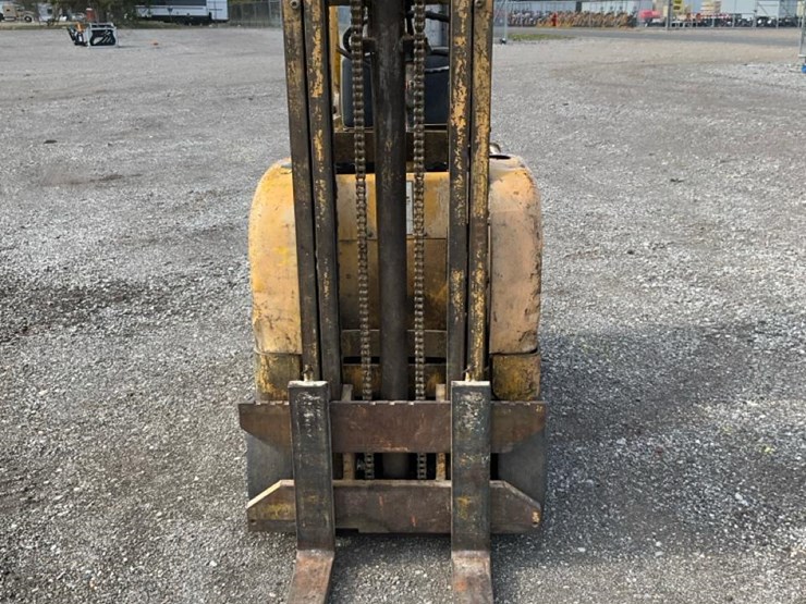 #1351-•-allis-chalmers-forklift-image-8