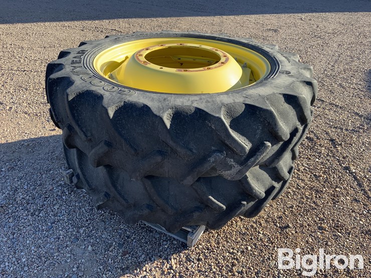 john-deere-8370r-image-1