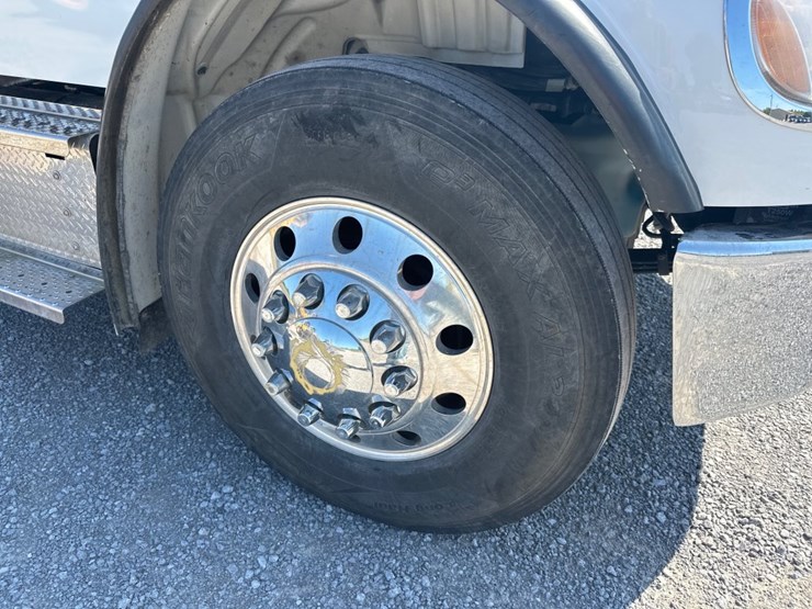 freightliner-m2-106-image-11