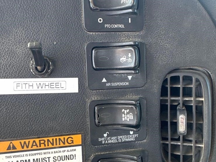 2012-peterbilt-367-image-36