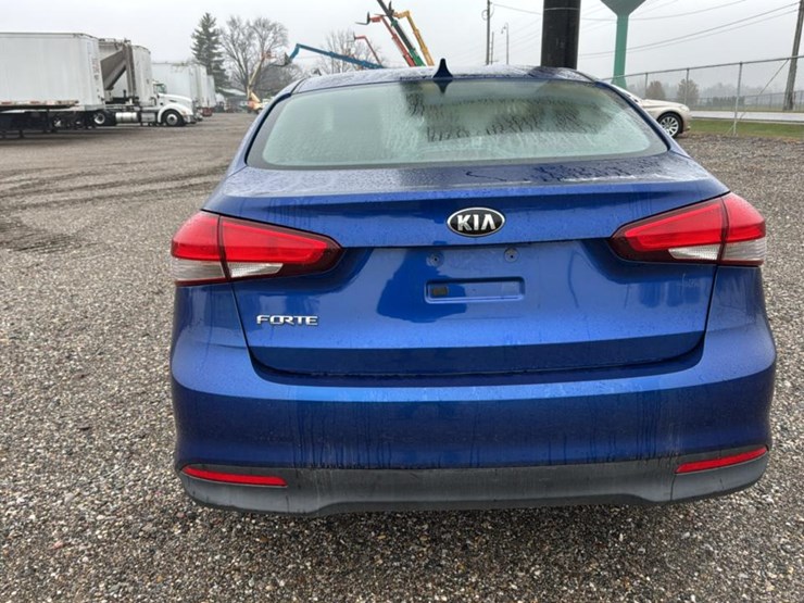 #2051-•-2017-kia-forte*-image-4