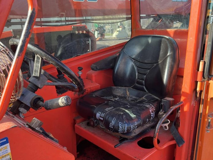 2005-lull-644e-42-image-7