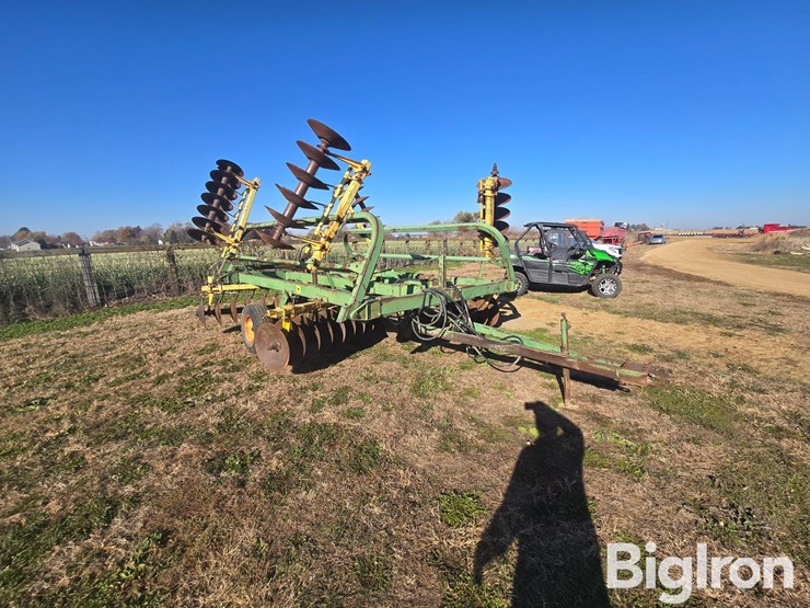 john-deere-230-image-3