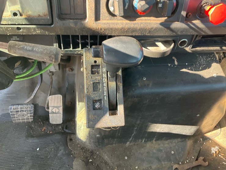 2001-international-4900-image-118