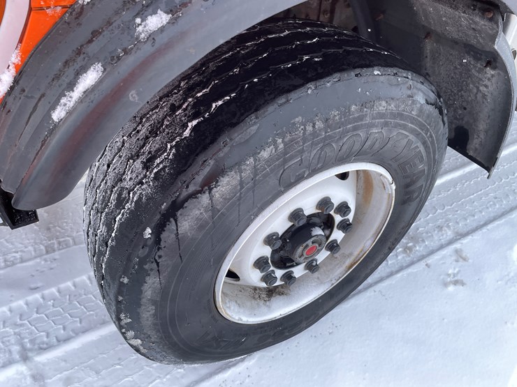 #1164-•-2004-sterling-plow-truck-(has-mn-title)-image-9