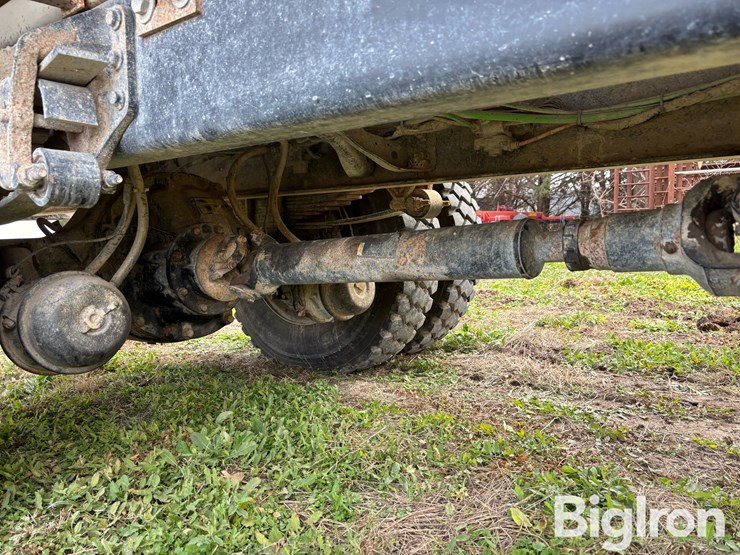 international-7400-image-16