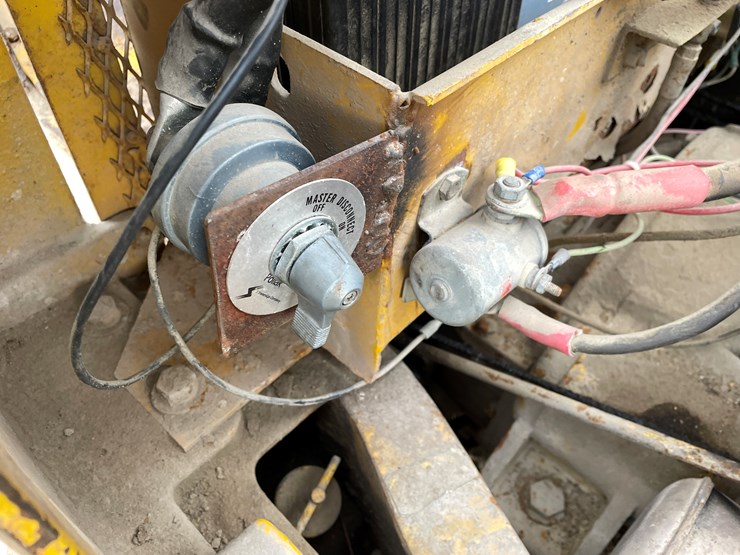 #1002-•-allis-chalmers-fp50-24-forklift-image-32