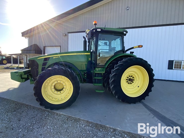 john-deere-8245r-image-8