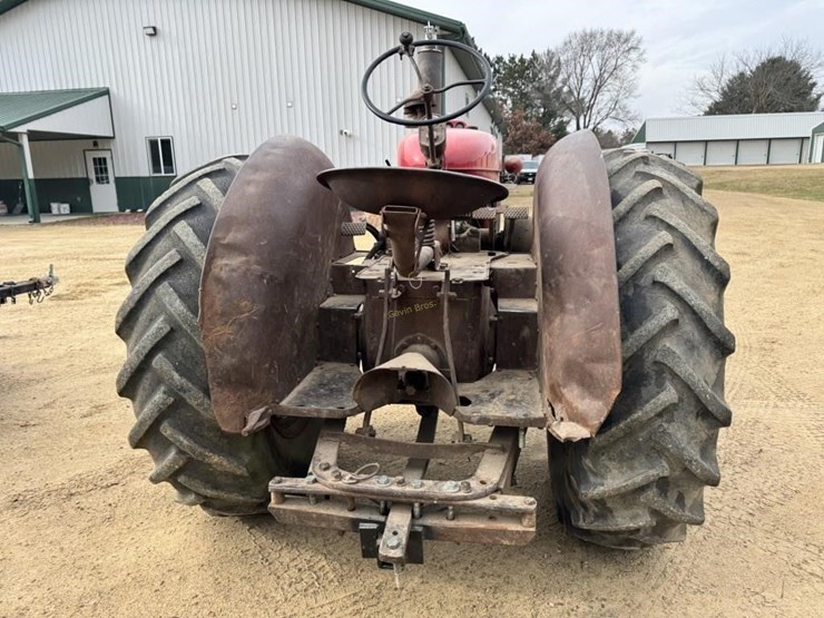 mccormick-w-6-tractor-image-7