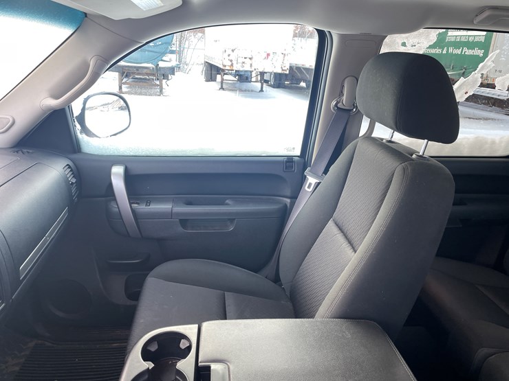 #1158-•-2013-silverado-1500-pickup-truck-(has-mn-title)-image-22