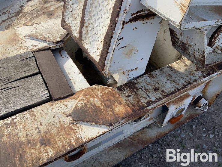 1976-holt-hlf-70-quad/a-folding-neck-trailer-image-18