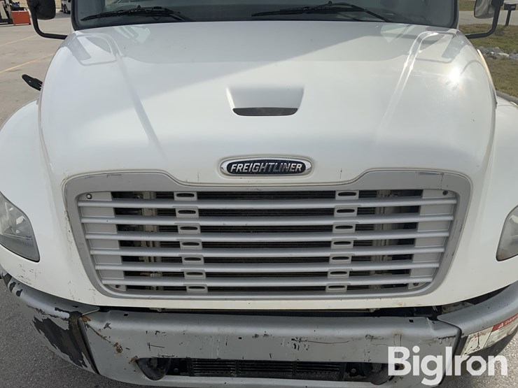 freightliner-m2-106-image-15