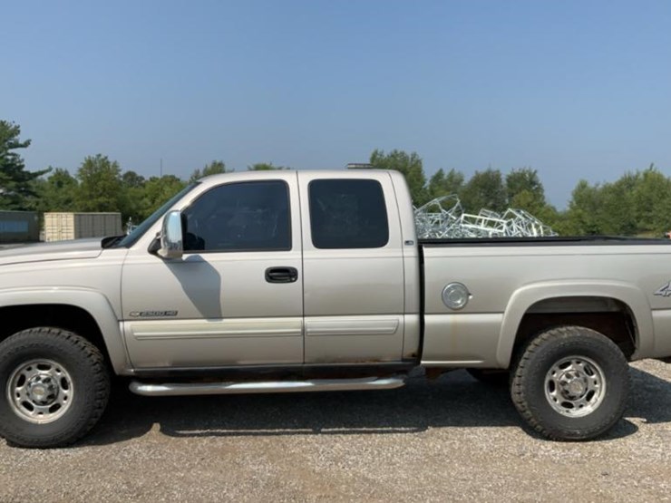 2005-chevrolet-silverado-2500hd-image-2
