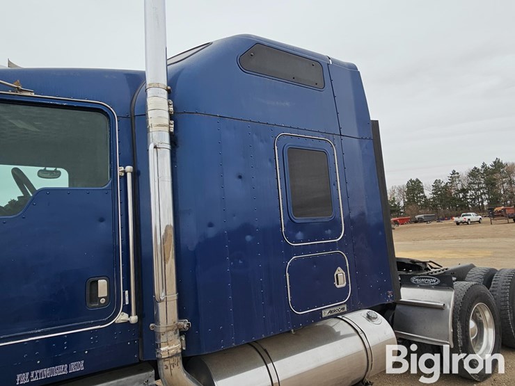 2005-kenworth-w900b-image-11