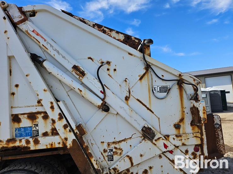 2003-international-7400-image-16