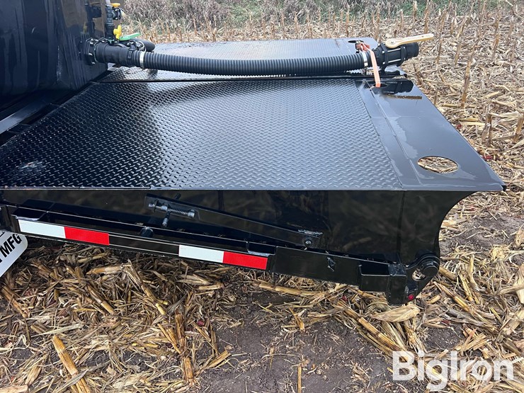 2015-titan-trailer-image-9