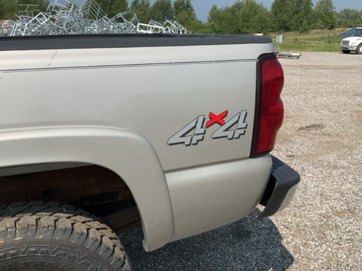 2005-chevrolet-silverado-2500hd-image-22