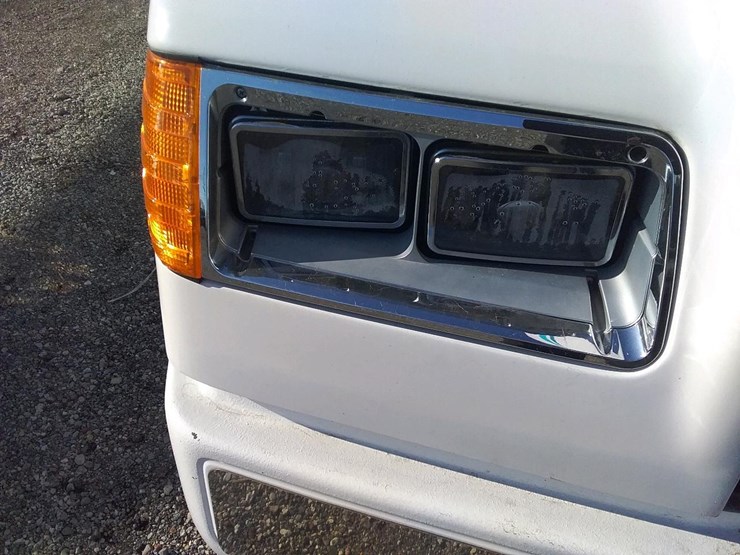 1996-freightliner-fld120-image-28