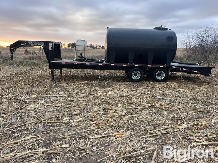 2015-titan-trailer-image-8