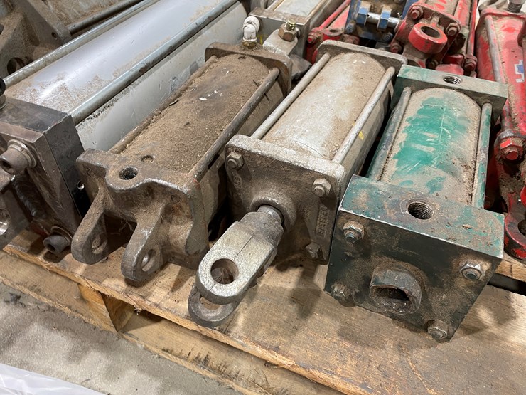 #7897-•-pallet-of-various-hydraulic-rams-image-5