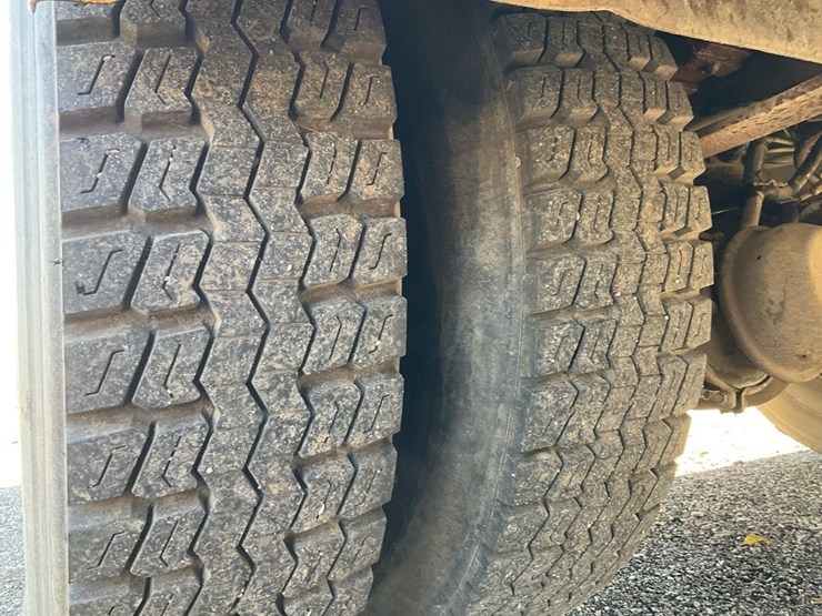 2001-international-4900-image-49