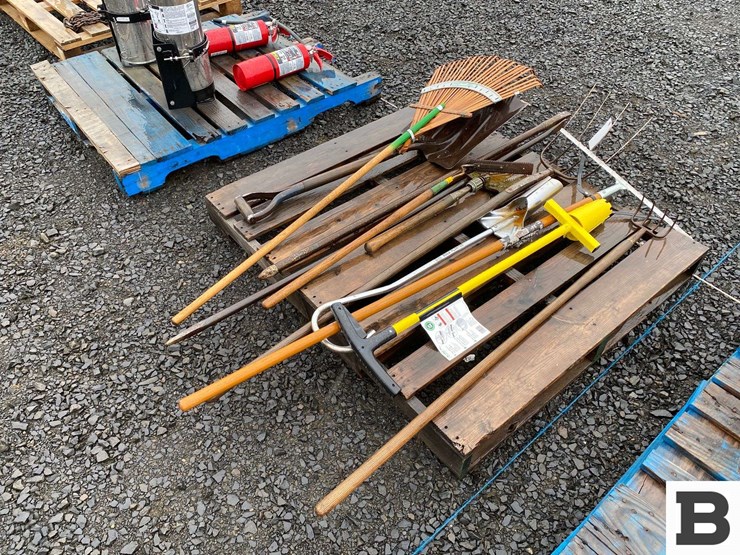 rake,-pitchfork,-shovels,-misc.-hand-tools-image-3