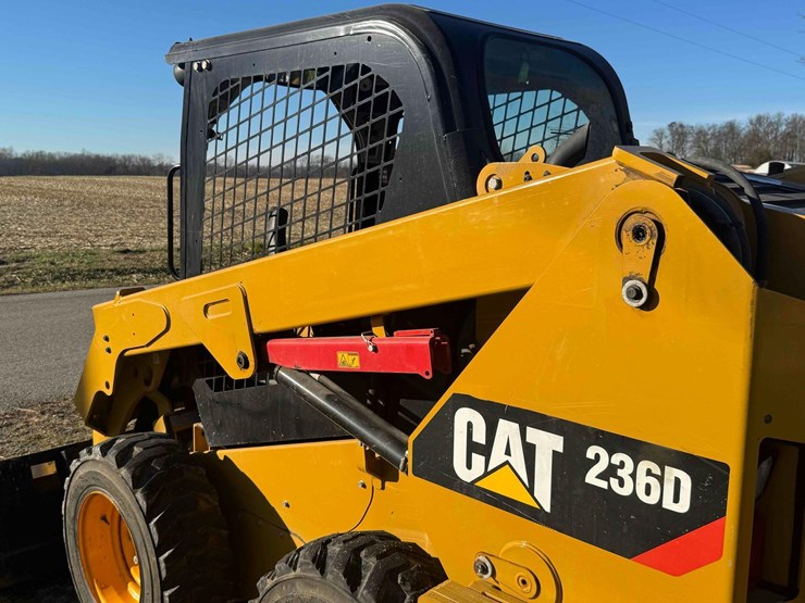 caterpillar-236d-image-16