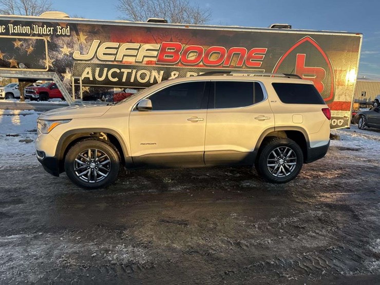 2017-gmc-acadia-slt-image-2