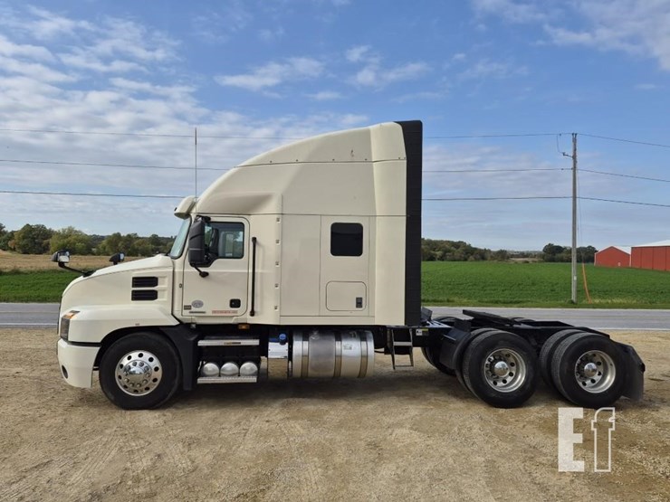 2024-mack-anthem-64t-image-13