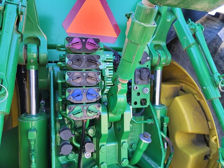john-deere-8335r-image-33