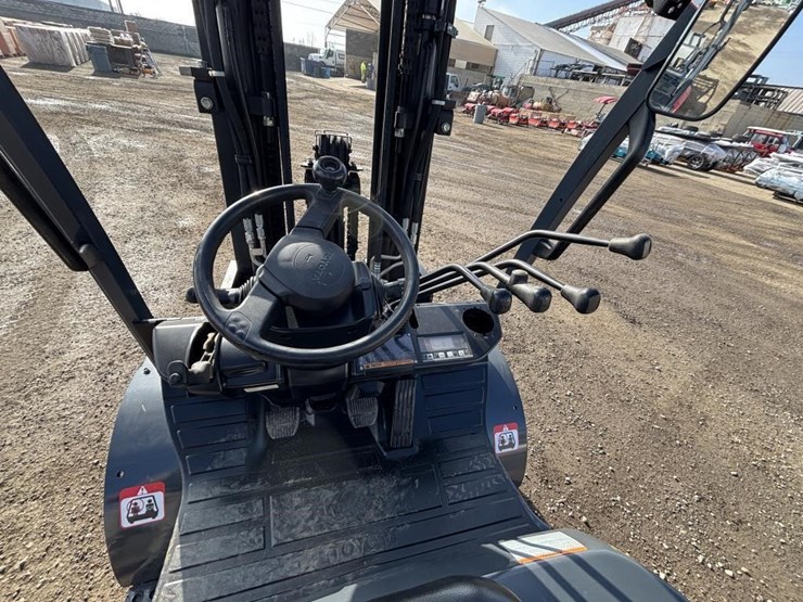 2020-toyota-8fg35u-image-19