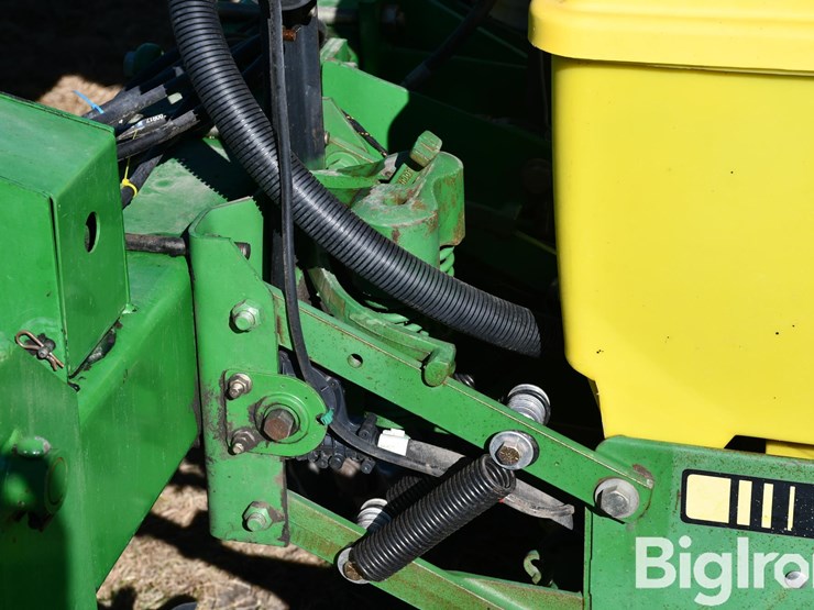 john-deere-7200-image-15
