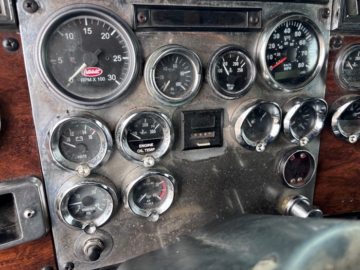 1990-peterbilt-379-image-15