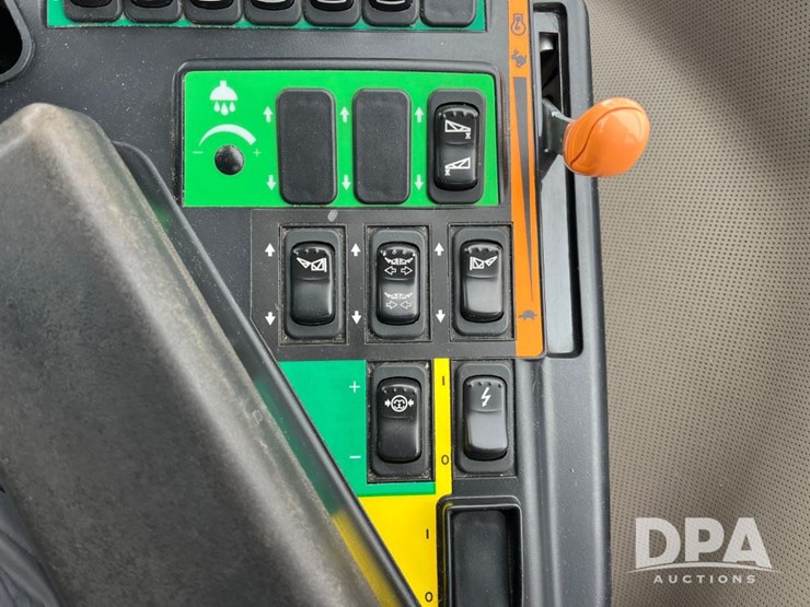 case-ih-patriot-3340-image-57