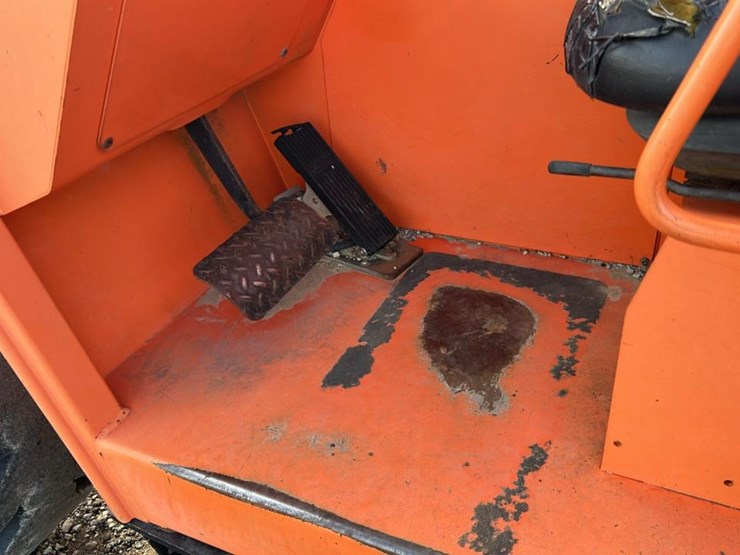 #1206-•-2011-jlg-6042-telehandler-image-12