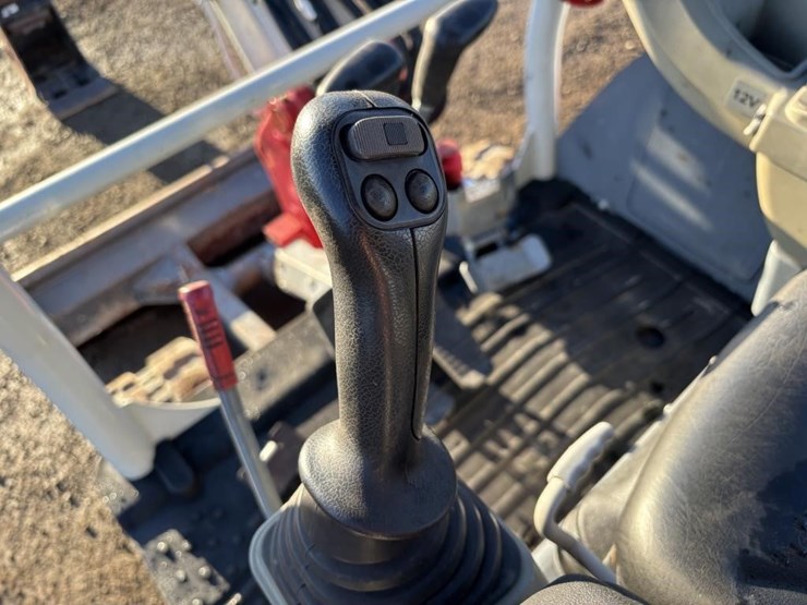 takeuchi-tb230-image-29