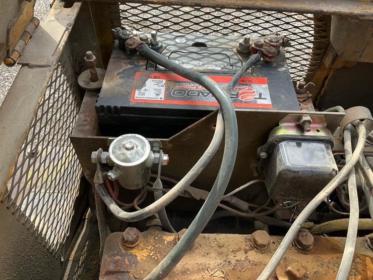 #1351-•-allis-chalmers-forklift-image-42