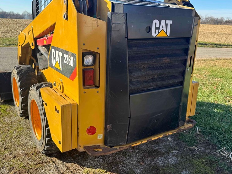 caterpillar-236d-image-11