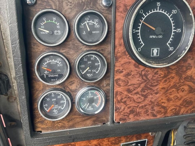 1999-kenworth-t800-image-24