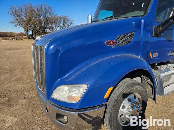 peterbilt-579-image-9