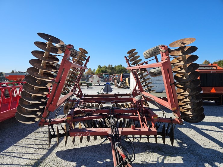 case-ih-3900-image-3