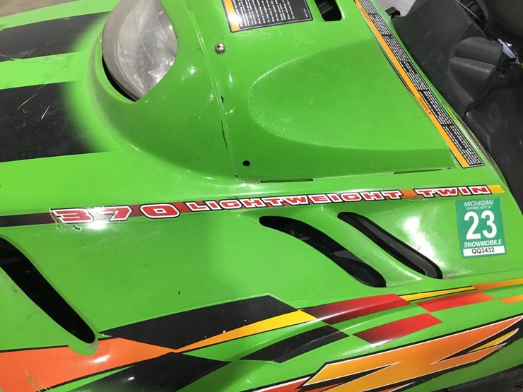 #2352-•-artic-cat-370-snowmobile*-image-11