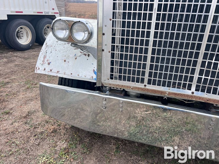 freightliner-flc120-image-16