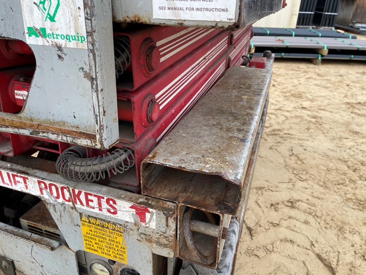 #300-•-1996-mec-scissor-lift-image-20