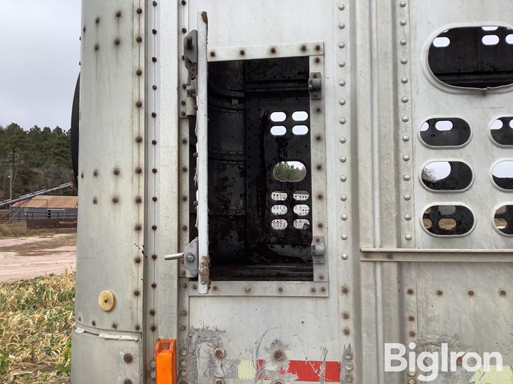 wilson-livestock-trailer-image-9