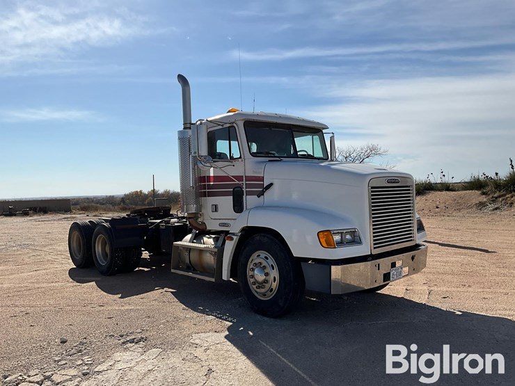 2000-freightliner-fld112-image-3
