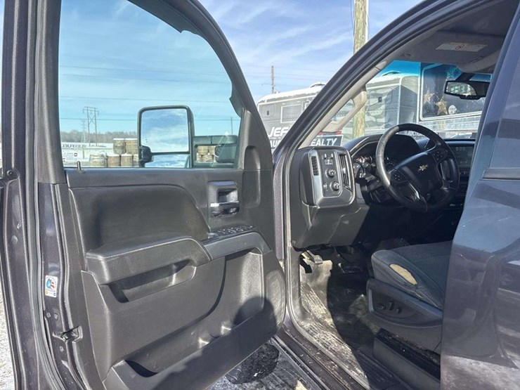 2015-chevrolet-2500-image-12