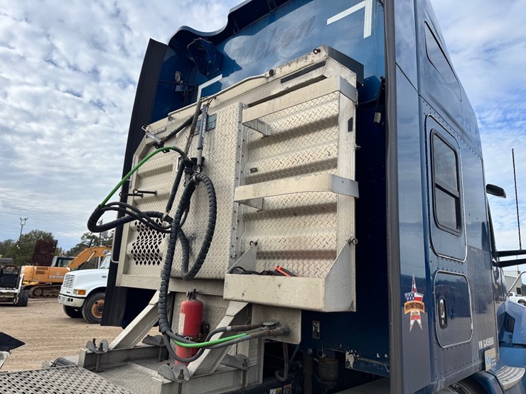 2016-kenworth-t680-image-9