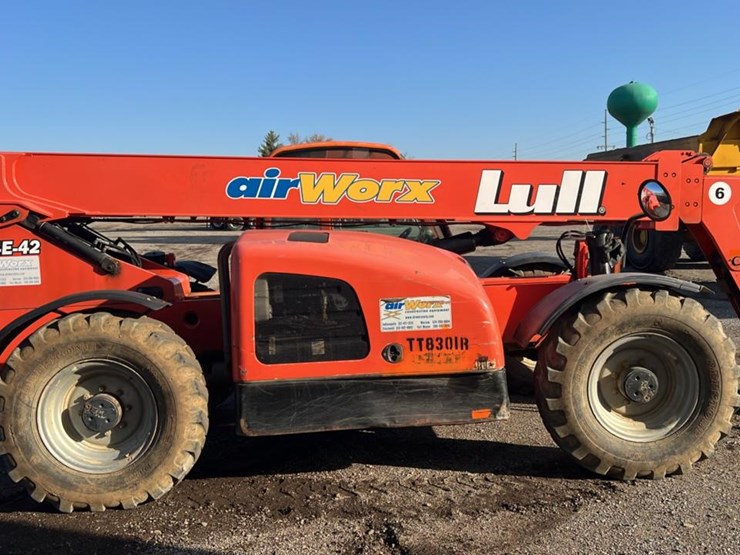 2005-lull-644e-42-image-5